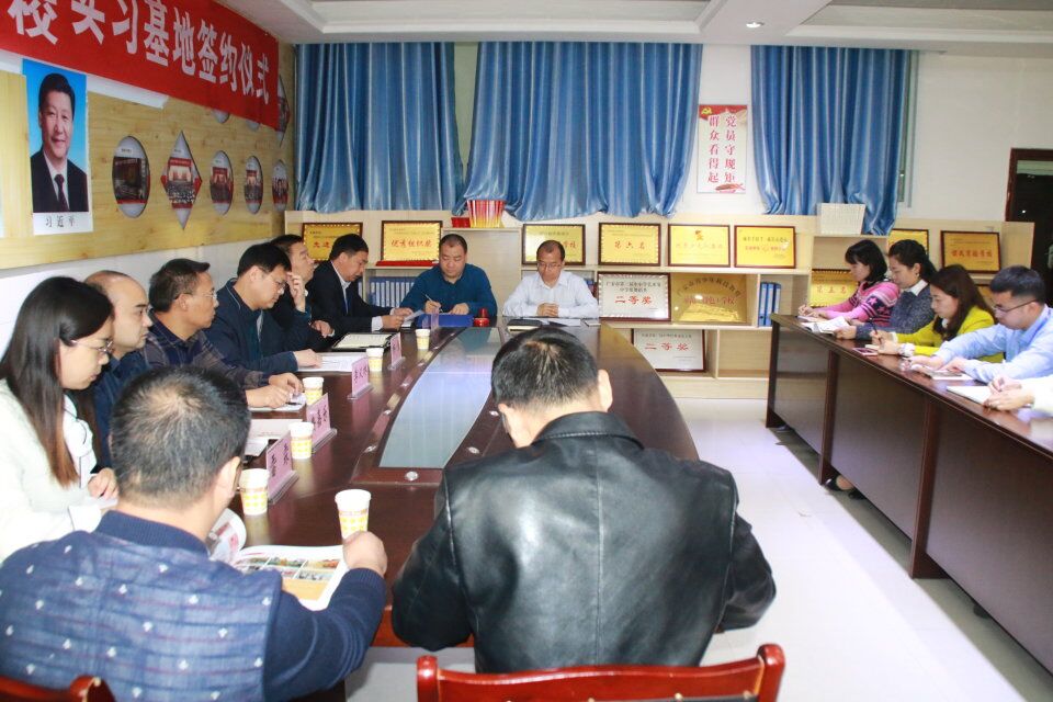 太阳集团tcy8722与岳池县东湖公司举行实习基地签约仪式2 太阳集团tcy8722与岳池县东湖公司举行实习基地签约仪式2